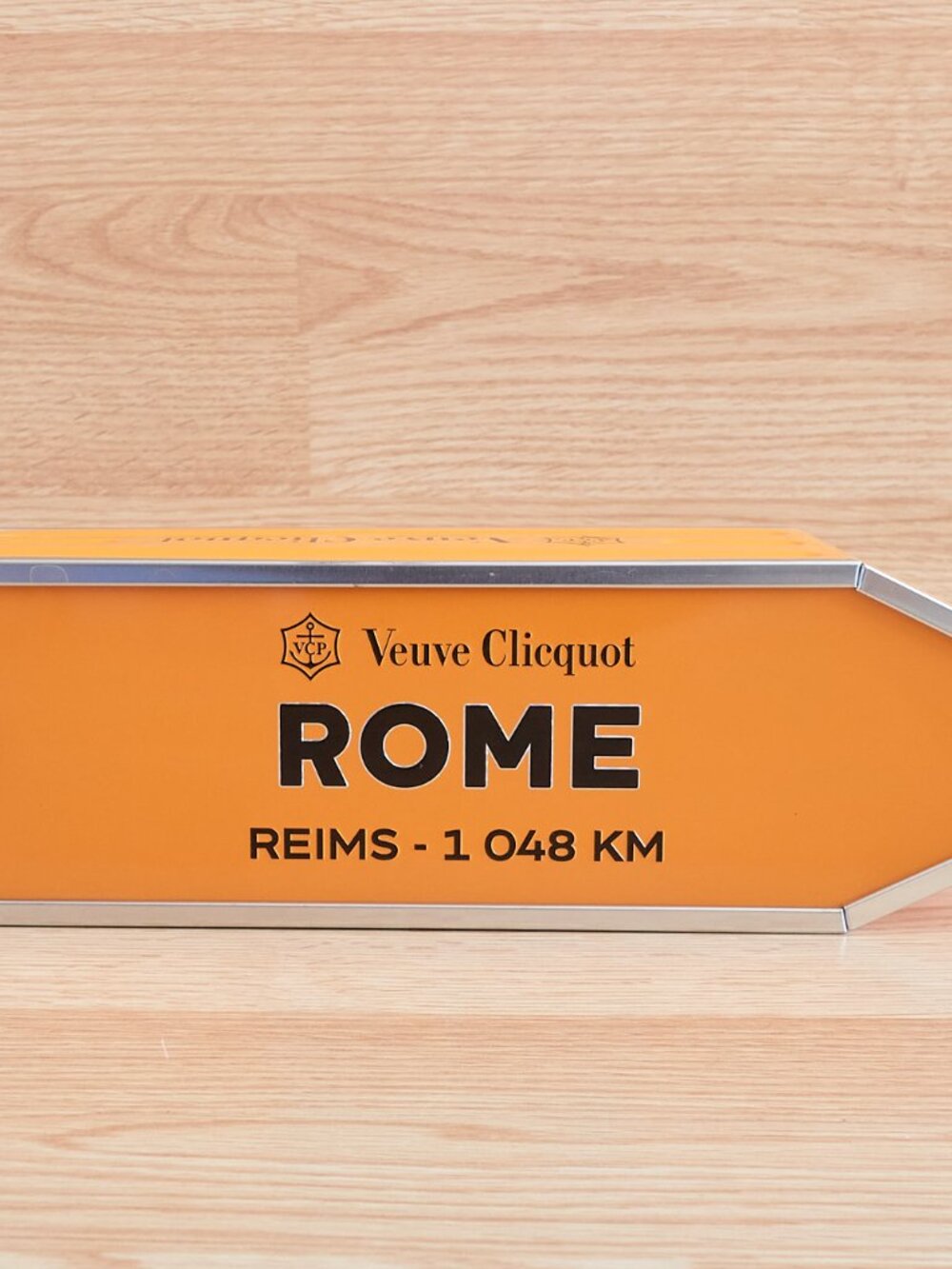Veuve Clicquot Rome Arrow Metal Champagne Bottle Box Collector Case